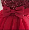 Vestidos de menina novas meninas lantejas pequenas mangas voadoras oblíquas ombro de moda de malha de malha de malha de casamento menina de formatura vestido de noite