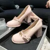 Отсуть обувь 2024 Весенние луки Претаные женские винтажные розовые розовые кусочки пята Мэри Джейн Французская мода мелкие каблуки Zapatos Mujer