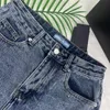 Shorts Femmes Jeans Summer PPRA BROIDED LETRON CONCEPTION Back Pocket Metal Triangle Logo Modèle décoratif Denim Shorts Womens High Waist High Quality