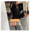 Fashiona 크로스 바디 디자이너 가방 줄무늬 대비 캐주얼 여성 어깨 대각선 가방 다목적 여성 고급 지갑 핸드백 크로스 바디 CSG2401237