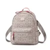 Bolso de hombro para mujeres al por mayor Letras retro clásicas mochila casual de la cría de moda de la cremallera simple tendencia a la mochila de cuero a juego para mujer 3895#