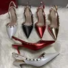 Bombas de cuero de cuero de grano zapatos de vestimenta de lujo sandalias de diseñador gatito sándalo para mujeres zapatos de punta sexy tacones de metal zapatos de boda de moda de moda de verano