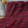 1x1.55m präglad svart mörkröd 3d rose jacquard garn färgat vintage blommigt tyg för kvinnors klänningsdräkt påse diy sykläder 240422