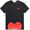 Jugar camisetas Commes 2024 Fashion Mens Play T Shirt Garcons Designer Commes Play T Shirt Shirts Polo Commes Red Commes Heart Casual Womens Des Badge Graphic Tee 113 651