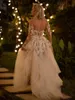 Glitter Crystal Illusion A-Line trouwjurken met lange mouwen Open Appliques Lace Bridal Jurys Robe de Mariee