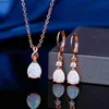 Colliers pendants nouvellement arrivés en or rose plaqué blanc d'opale en forme de bijoux en forme de droplettes avec collier pendentif et boucles d'oreilles à goujons