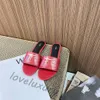 2024 NYA DHGATE Fashion Sandals Designer Womens Tom Black Flip Flop Men Ford Miui Rubber Flat Sliders Luxury Sandale Hotel Mule Slide Summer Mius Loafer Beach Slipper