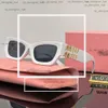 Occhiali da sole Mui Mui Fashion Miui occhiali ovali designer occhiali da sole da donna anti-radiazione Uv400 lenti polarizzate MENS ACCELLA RETRO con originale 9045