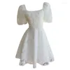 Sukienki imprezowe kwadratowe obrońce rękawa wycięcie gołego riffa białe aplikacje kwiatowe sukienka mini balowa suknia seksowna stroje