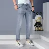 High-End European Trendy Casual Hosen für Frühlings- und Sommer 2023 Vielseitig modisch dünn, gelöste Jeans-Männer in