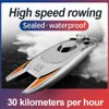 2,4 g Radio RC -Boot 30 km/h Rennboot Hochgeschwindigkeitsspeedboat 20 Minuten Batterie 2 CH Dual Motor Waterfames Fernbedienungsschiff -Schiffsspielzeug Boy 240417