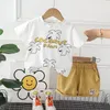 衣類セット2024夏の男の子の服1〜2年韓国のファッションプリントプルオーバー半袖Tシャツとショートパンツ幼児の男の子