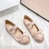 Ballet Flats Femme Chaussures 43 Mary Jane Chaussures Round Toe Womens Shoe Bow Silk Satin Flats Chaussures Femmes Plus taille 33-43 Valentine 240418