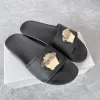 Designer Slide Slippers Sandals d'été Hommes Beach Indoor Flip Flip Flip MEDUSA Cuir Mens Femmes Classic Shoes Classic Palazzo Medies Sandals Famous Designer Femmes