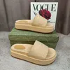 Tasarımcı Sandallar Lüks Ayakkabı Yeni Stil Terlik Slayt Macaron Kalın Alt Slip Slip Yumuşak Alt Moda Ev Terlik Kadınlar Plaj Flip-Flops Satış Giymek