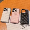 iPhone 15のファッション電話ケースデザイナー15 Pro Max Case 14 Pro Max 13 Pro 12 11 XS Max XR 8P 14PLUS 15 PLUSケースカードホルダーレザーキルティングクロスボディケースチェーンストラップ