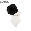 女性の水着のシンプルなソリッドカラーオネピース肩のブラックホワイトのクラスターデコレーションファッショナブルでエレガントな240426