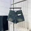 Jeans femininos de designer de moda No início da primavera, novo estilo academia de bolso duplo de bolso duplo de cintura pura micro elástico jeans curto