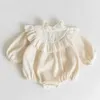 Rompers 2023 AUTUMNE ONE PIÈCE Col de dentelle Baby Girls Waffle Vêtements Bodys à manches longues H240429