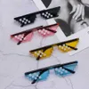 Lunettes de soleil Pixel Mosaic Lunettes de soleil Men Femmes Found Retro Fashion Eyewear Unisexe Birthday / Party Cosplay Gamer Robot UV400 SUN GLASSES D240429