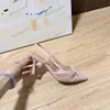 فستان أحذية Slingback عالي الكعب الدانتيل لأحذية ضحلة القطع للنساء الصنادل منتصف الكعب شبكة أسود مع Bowtie تطريز شعار باريس أحذية مطاطية حقيقية الجلود حزام الكاحل