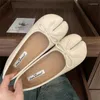 Casual schoenen Tabi Ninja Flat Woman MicroFiber Leather Comfy Flats Split Toe Slippers Soft Bottom Loafers Brief Ladies 2024