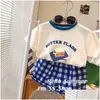 Kledingsets zomer t-shirt shorts set kinderbrief printplaid kleding meisjes jongens baby casual 230830 drop levering moederschap dhslg