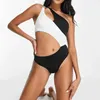 Swimwear femminile bianco Bianco Bianco One Piece Swimsuit Femmina 2024 spalla Donne che si battono da bagno Summer Beach Wear Bather Monokini tagliato fuori