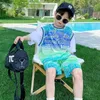 Meninos sets de roupas esportivas de verão, verão, roupas casuais trajes de manga curta TopSshorts 2pcs crianças da moda, roupas bonitas 240428