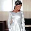 Satin bescheiden eine Seidengartenlinie Brautkleider Knöpfe vorne Brautkleider Langarm einfacher Vestido de Mariagen 326