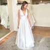 Abiti sexy semplici abiti a v-collo senza maniche nuovi abiti da sposa in spiaggia bianca abito da sposa satina