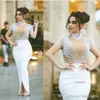 Seksowne Dubaj Arabskie sukienki z syredami Sheer Cap Rleeves High Scyk Pearls Pear Front Split Długość podłogi Wieczorki suknie Promowe Suknie 0430