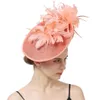 Brede rand hoeden emmer hoeden vrouwen grote bloem fascinator haarclip veren tophoed bruiloft koninklijke ascot race accessoires hoofdbanden voor vrouwen y240426