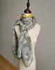 Halsdukar som säljer Miyake Fold Fashion Camouflage Print mjuk och bekväm sjal halsduk Dual Purpose Silk i stock8195398
