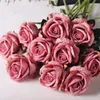 Fleurs décoratives roses rouges artificielles de la Saint-Valentin
