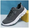 Gratis verzending Mannen Vrouwende schoenen Laag adembaar anti-resistente solide comfort Triple Black Gray Blue Mens Trainers Sport Sneakers Gai