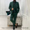 Fashion Green Mens Abito da sposa da sposa Smoking Formale Blazer Slim Fit Banquet Banquet 3 pezzi COSTUTTO COSTUTTO HOMME GITCHE PANTANI 240430