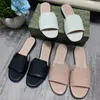 Summer Nuovi pantofole femminili da donna Piattificazione piatta Rinestesone Design del pulsante Apri Flip Flops Materiale in pelle comodo sandali da spiaggia non resistenti all'usura non slittata 2024