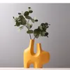 Vazen keramische vaas gele hol uit abstract onregelmatige bloemstukken accessoires moderne huizendecoratie ambachten