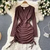 Casual jurken Franse sexy v-hals jurk dames 2024 lente Koreaanse stijl temperament heup wikkel lange mouw geplooide korte subtrend