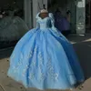 Mexicaans hemelsblauw van de schouderbaljurk Quinceanera kralen kantapparatuur lange mouwen verjaardagjurken zoet 16 jurk 0431