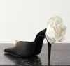 Sapatos de Walkig de casamento de noiva Magda_butrym Ponto Sandals Faux Pearls embelezados Cetin Mules 3d Rose High Heels EU35-42