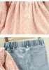 衣料品セット女の子と子供レンズは2024年春の秋の女の子の花のかわいい人形スカートシャツジーンズ2ピースセット服を着る