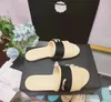 Paris 2024 Nouveau designer de luxe Women Sandals Channel Quilted 2c Double Jelly Style Femmes décontractées Pantres plates Summer Beach Femmes Slides Macaron Sandalias