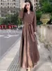 Casual Dresses Autumn och Winter2024 Fashion Vintage High-End Kne Length Dress for Women Loose Slim Style