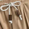 Många typer av kvinnliga träningsdräkt Två stycken Set Summer Loose Cotton Leather Logo Pocket Kort ärm Topp och dragkonstig elastisk midja Casual Wide-ben Pants Womens kläder