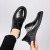 Sapatos casuais vestido de couro de couro com moda moda formal brogue genuíno redondo dedo dedo de casamento preto ao ar livre