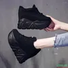 Scarpe casual alla moda da donna all'aperto con sneakers high top piattaforma stivali caviglia basket femme chaussures altezza da donna aumento
