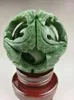 Figurines décoratives chinois Old Green Jade Fengshi Dragon Dragon Hollow Out Ball avec base en bois