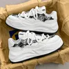 Hommes Femme Trainers Chaussures Fashion Standard blanc fluorescent chinois dragon noir et blanc gai22 sports baskets extérieure taille de chaussure 36-45